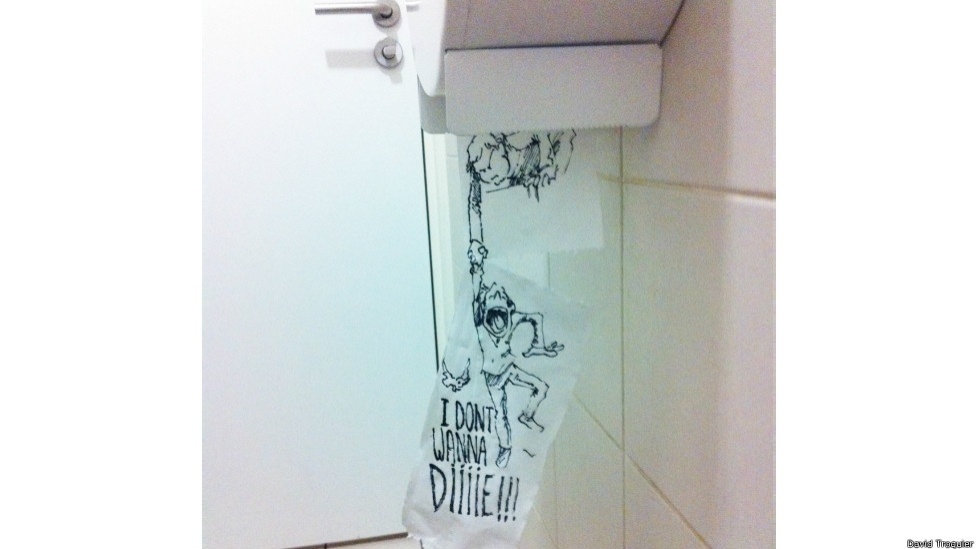 Um artista francês, David Troquier, faz sucesso na internet com fotos em que insere desenhos em lugares e cenas banais do cotidiano - David Troquier