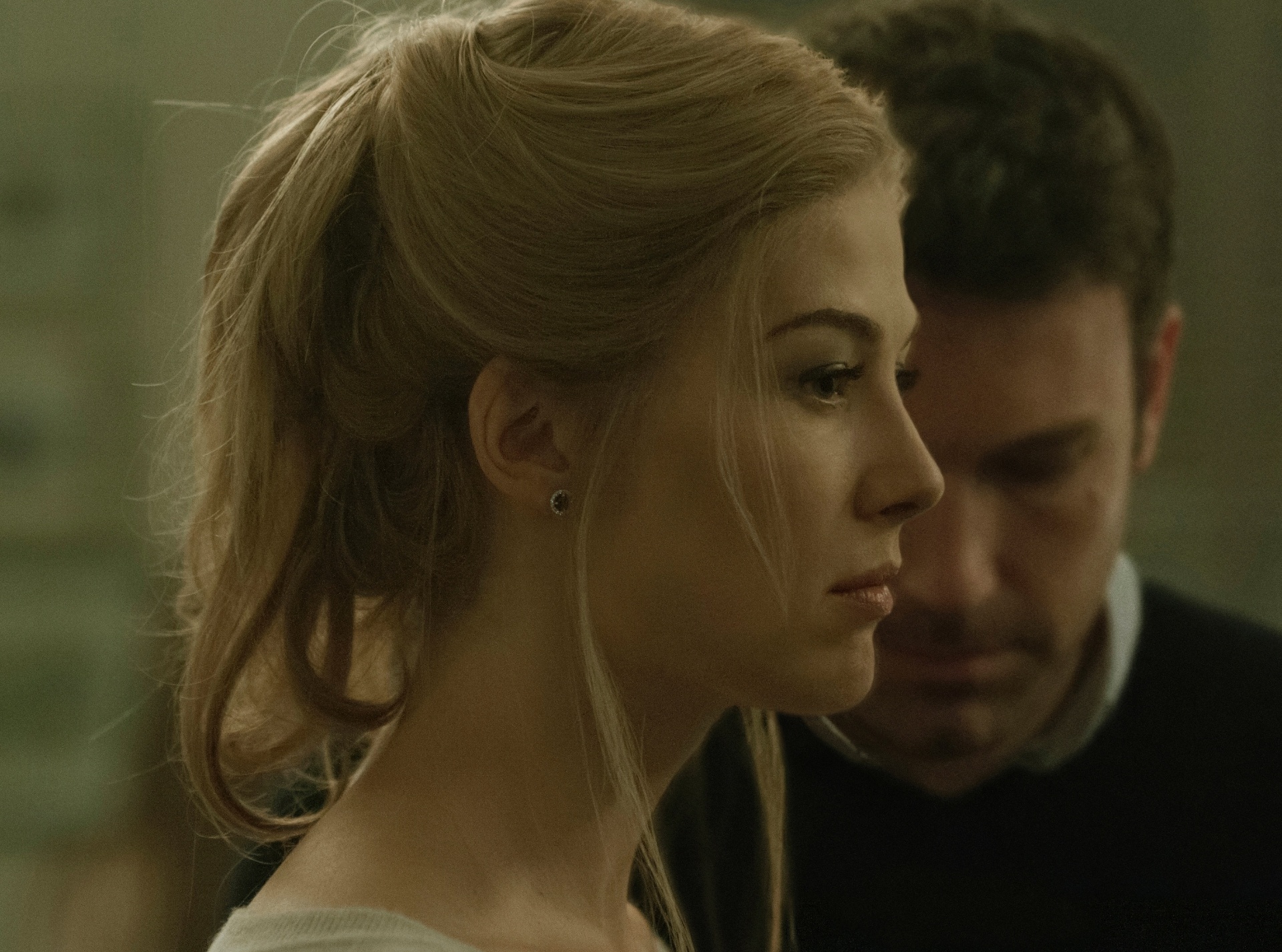 Rosamund Pike e Ben Affleck em cena de "Garota Exemplar", de David Fincher - Divulgação