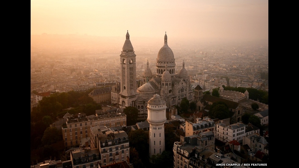 - Esse é um dos edifícios mais famosos e mais fotografados de Paris: a basílica do Sagrado Coração em Montmartre - Amos Chapple/Rex Features