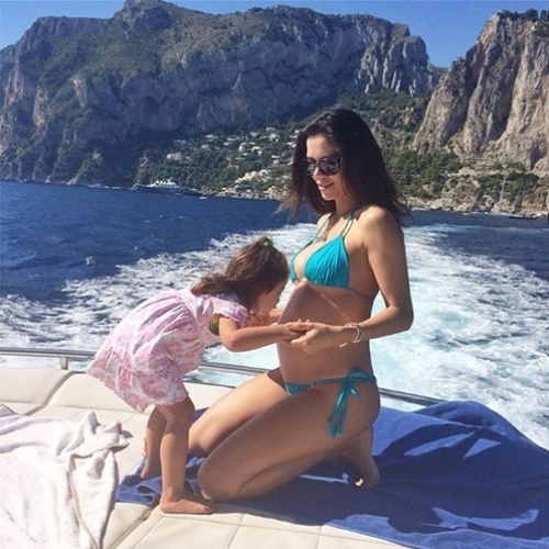 2.out.2014 - Daniela Albuquerque anuncia segunda gravidez em seu Instagram e mostra barriga