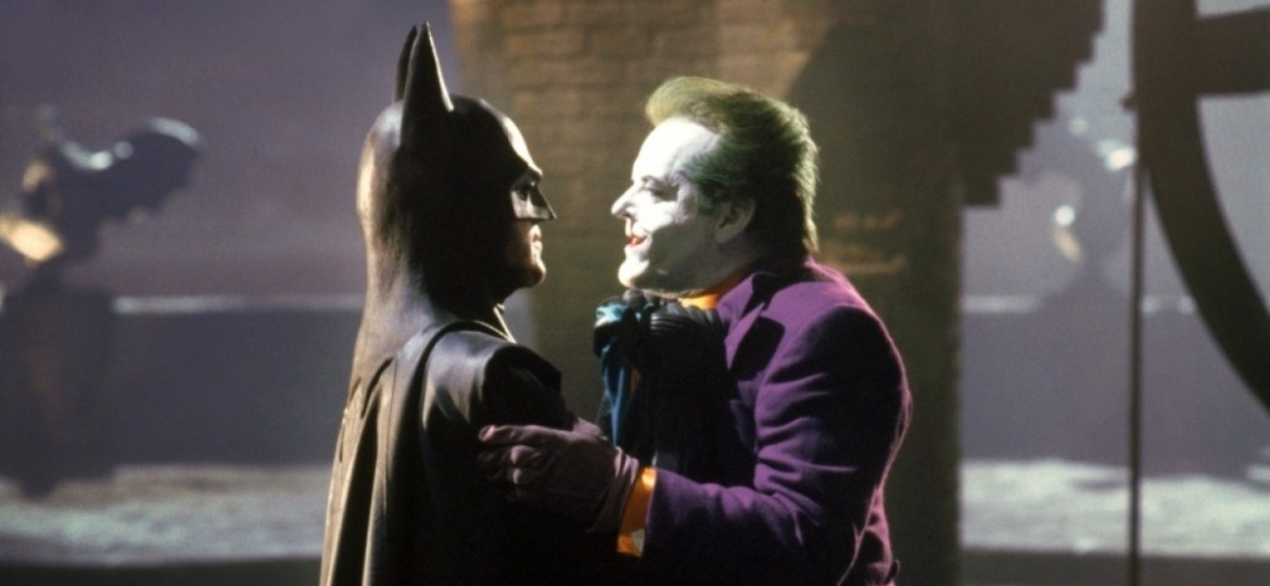 Batman e Coringa se enfrentam no clímax de "Batman" (1989) - Divulgação