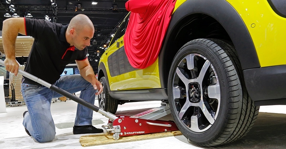 Citroën C4 Cactus no Salão de Paris 2014 - Jacky Naegelen/Reuters
