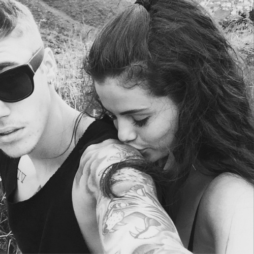 5.out.2014 - Após reconciliação, Justin Bieber publica foto romântica ao lado de Selena Gomez