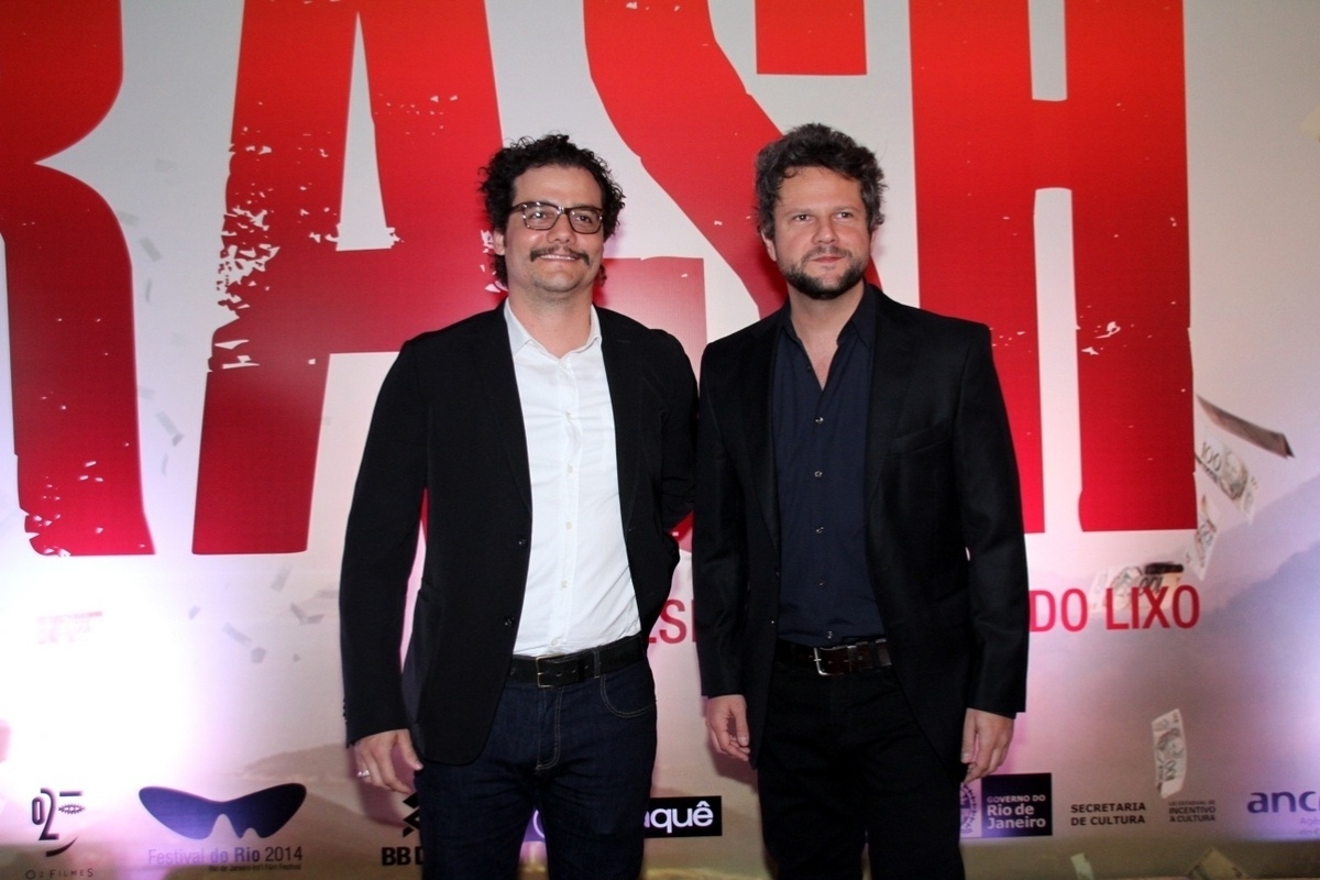 7.out.2014 - Os atores Wagner Moura e Selton Mello na pré-estreia do filme "Trash: A Esperança Vem do Lixo" no Rio de Janeiro, em evento que conclui o Festival do Rio - Graça Paes/Photo Rio News