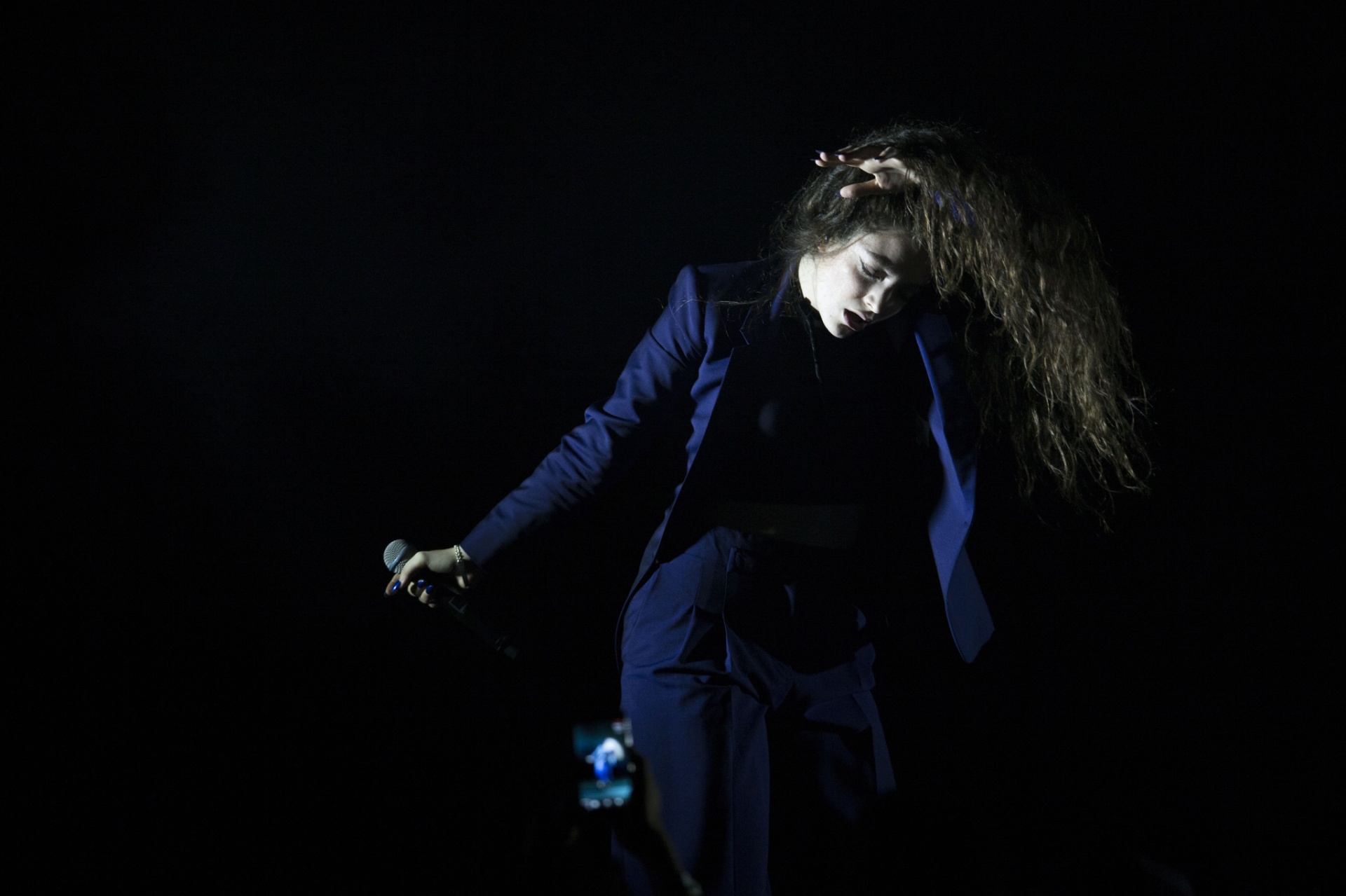 06.out.2014 - A cantora Ella Marija Lani Yelich-O'Connorat, conhecida como Lorde, se apresenta no The Greek Theatre, em Los Angeles - Mark Davis/Getty Images