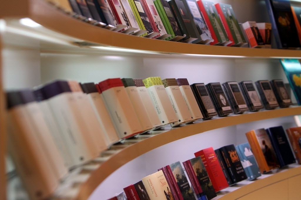 07.out.2014 - Diversos lançamento são expostos na Feira do Livro de Frankfurt - AFP