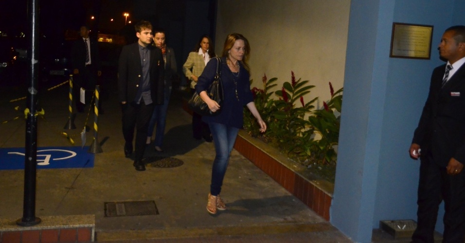 10.out.2014 - A atriz Vivianne Pasmanter comparece ao velório de Pedro Almeida, filho do autor Manoel Carlos, no Memorial do Carmo, no Rio de Janeiro