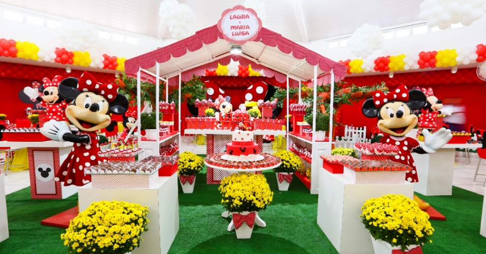 álbum com cenários para festas | A personagem Minnie é o tema desse cenário, montado pela empresa Festas Criativas (www.festascriativas.com.br). Personagens de resina com aproximadamente 2 metros de altura foram espalhados pelo salão