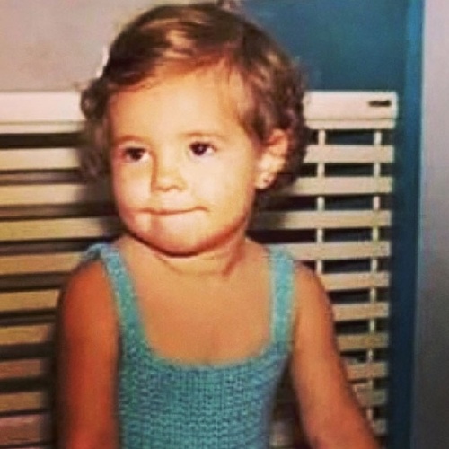 12.out.2014 - Paola Oliveira escolheu uma foto de sua infância para desejar feliz Dia das Crianças aos seus seguidores no Instagram. "Olha eu", escreveu a atriz