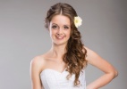Penteados com flores trazem delicadeza para a beleza da noiva - Getty Images