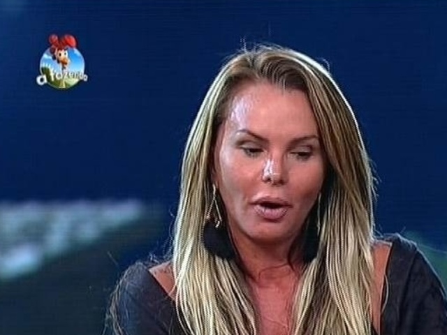 13.out.2014 - Cristina Mortágua opta por anular o voto e indica Pepê e Neném para "A Fazenda 7"