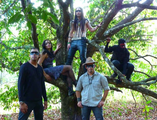 A banda brasiliense Arandu Arakuaa, que mistura metal e influências indígenas - Neide Hostemann/Divulgação