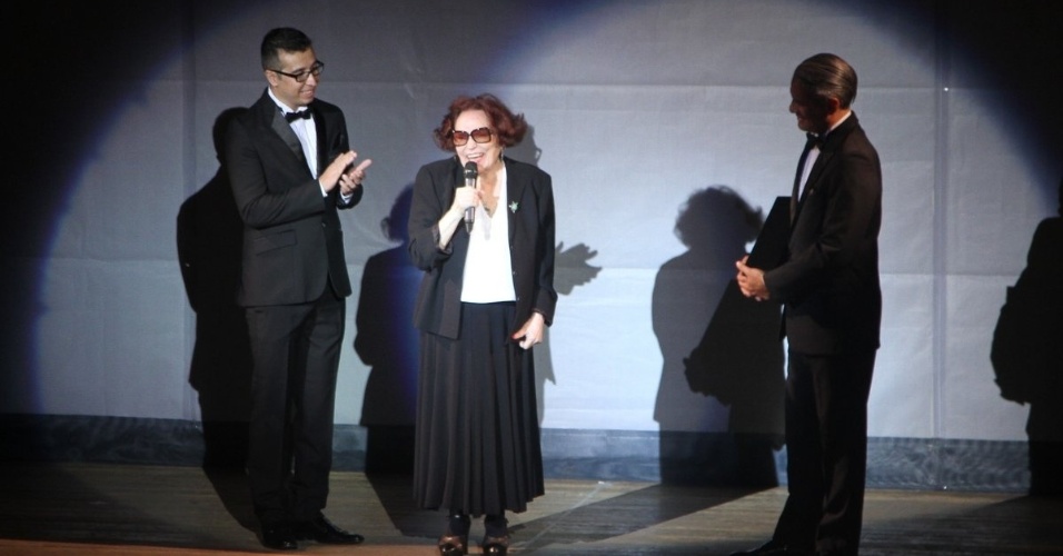 13.out.2014 - Bibi Ferreira prestigia a 2ª edição do Prêmio Bibi Ferreira, de teatro musical, em São Paulo