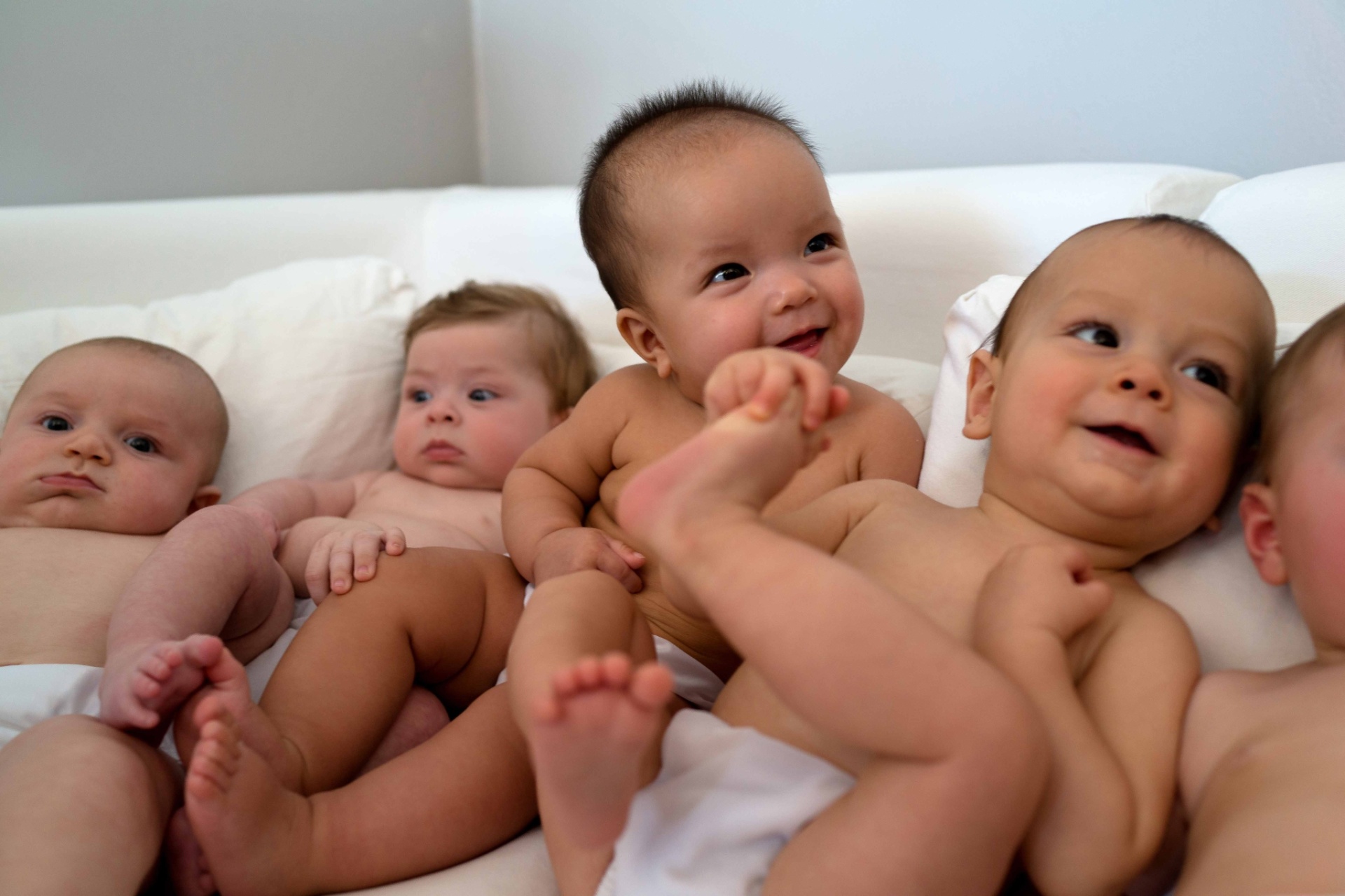 Para participar da hidroterapia e massagem, os bebês devem ter entre duas semanas de vida e oito meses. Crianças prematuras e com deficiência também podem fazer o programa, de acordo com o spa - Divulgação/Float Baby