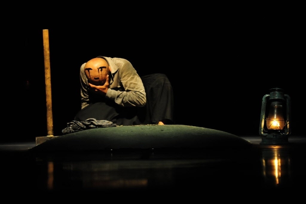 16.out.2014 - O bailarino britânico de origem bengalesa Akram Khan faz o último ensaio nesta quinta-feira antes de se apresentar com o espetáculo "Desh", no Teatro Alfa, zona sul de São Paulo - Junior Lago/UOL