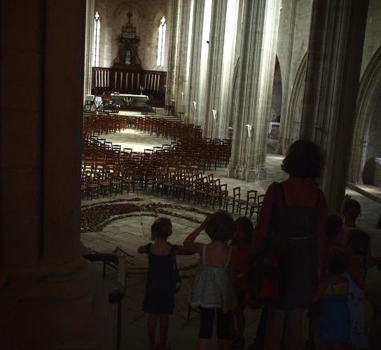 "O Caminho que a alma faz" na catedral de Celles Sur Belle, na França