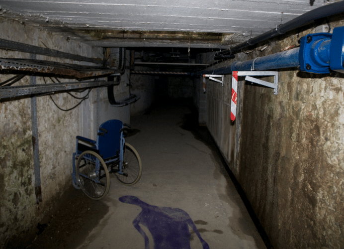 O lugar mais sombrio em que trabalhou, segundo o artista: o subterrâneo do complexo hospitar ativo na cidade de Niort, na França