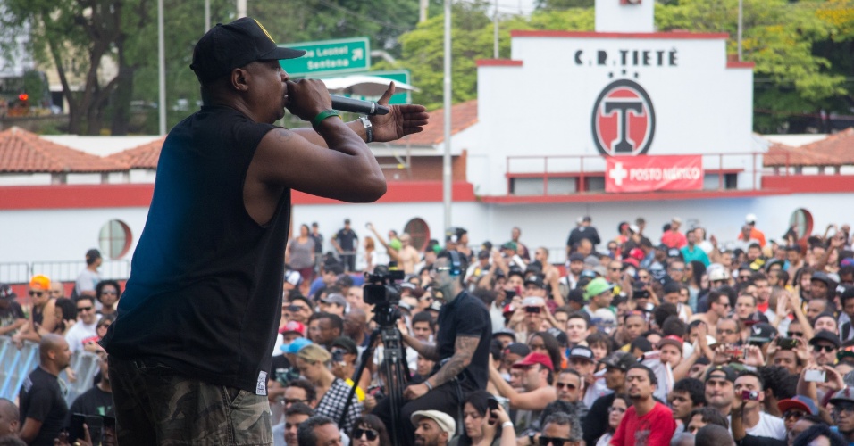 18.out.2014 - Public Enemy inaugura espaço de shows no Clube de Regatas Tietê em São Paulo