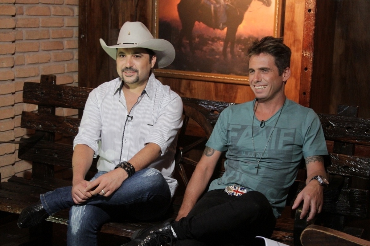 21.out.2014 - Edson e Hudson reúnem a imprensa pela primeira vez após a saída do Hudson da clínica de reabilitação - Paduardo/Phábrica de Imagens