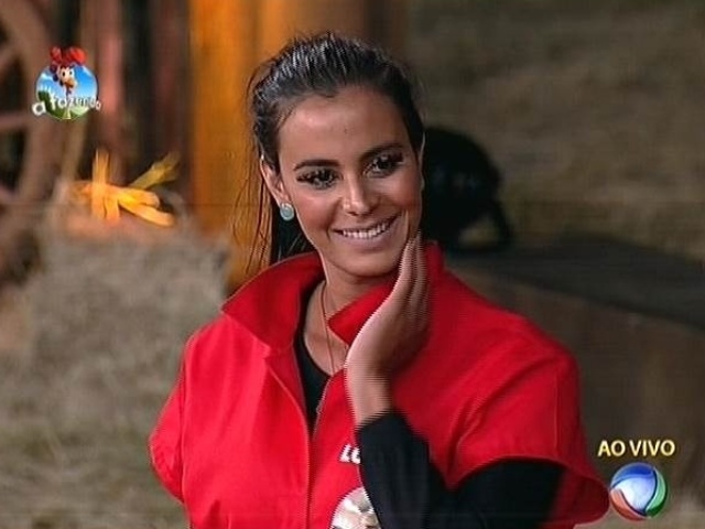 21.out.2014 - Lorena Bueri se prepara para enfrentar desafio de habilidade na sexta prova de "A Fazenda 7"