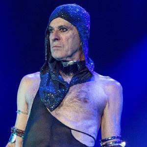 No sábado, Ney Matogrosso sobe ao palco do Teatro Positivo com a turnê "Atento aos Sinais". Ingressos a partir de R$ 146. - Marcos Hermes