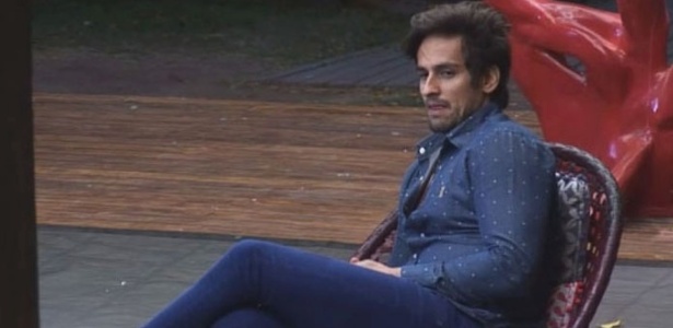 Leo Rodriguez desabafa na varanda sobre relacionamento com Babi em "A Fazenda 7"