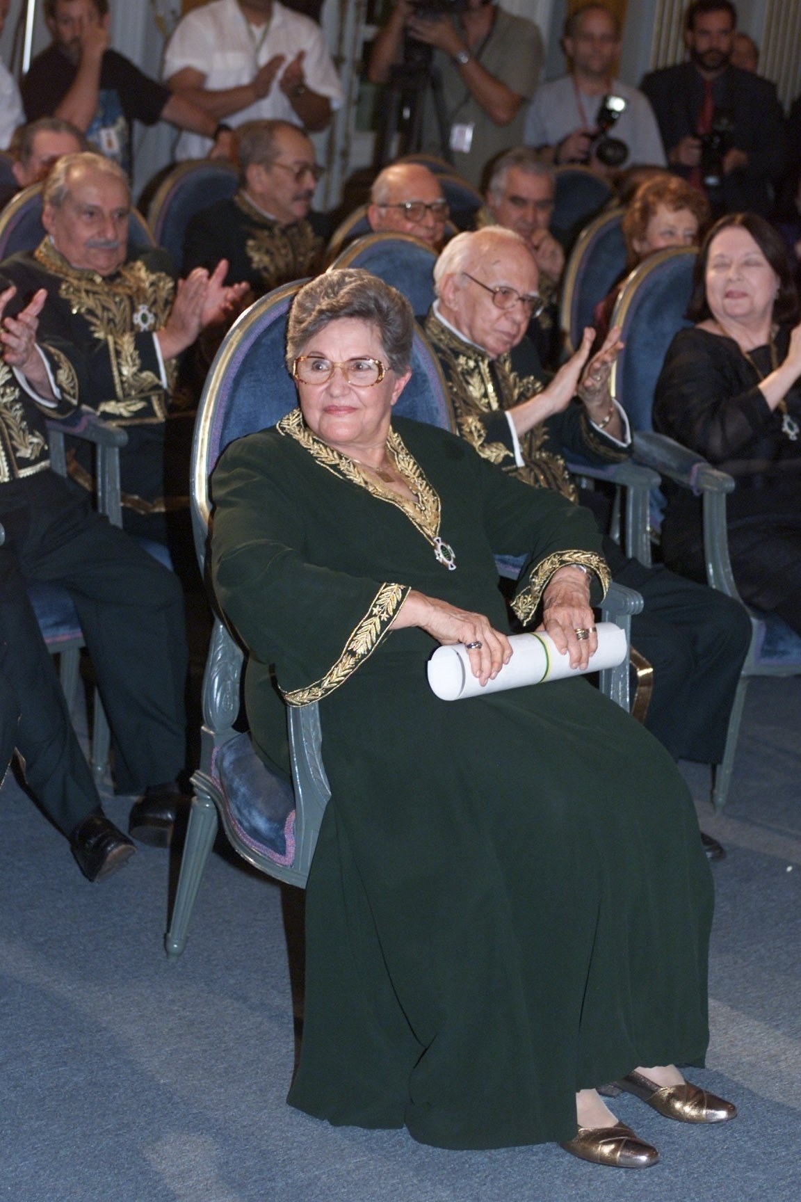 A escritora Zélia Gattai, em novembro de 2010, recebeu ao lado do acadêmico Carlos Heitor Cony o título de imortal da Academia Brasileira de Letras, no Rio de Janeiro (RJ); ela ocupou o lugar do marido Jorge Amado (1912-2001) - Alexandre Campbell / Folhapress