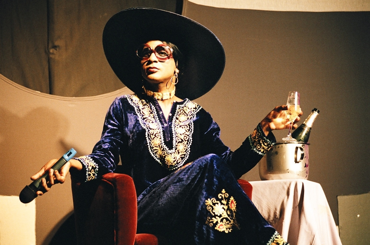 O ator Luis Miranda posa para foto como sua personagem Scheila do "Terça Insana" - Roberto LinSker