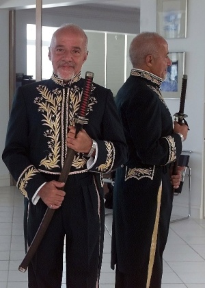Paulo Coelho com fardão da ABL - Ana Carolina Fernandes/Folhapress - Ana Carolina Fernandes/Folhapress