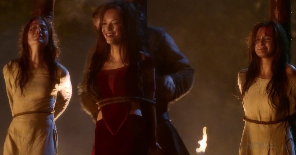 Kristin Kreuk como a bruxa Isobel na série "Smallville"