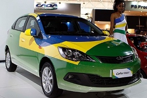 Chery se veste de verde-amarelo e promete carro 100% brasileiro -  30/10/2014 - UOL Carros