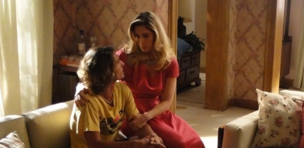 Rodrigo (Brenno Leone) decide perguntar notícias sobre o pai para Gilda (Letícia Spiller) depois de instigado por Graciosa, personagem que Susana (Alessandra Negrini) inventou para se aproximar do rapaz