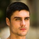 GUSTAVO MARTINS (Guilherme Leicam): Irmão de Laura (Nathalia Dill) e Bia (Raquel Fabbri), neto de Vicente (Otavio Augusto). É um rapaz ambicioso e problemático - João Miguel Júnior/TV Globo