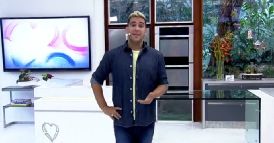 3.nov.2014 - André Marques estreia no "Mais Você" durante viagem de Ana Maria Braga para gravar especial