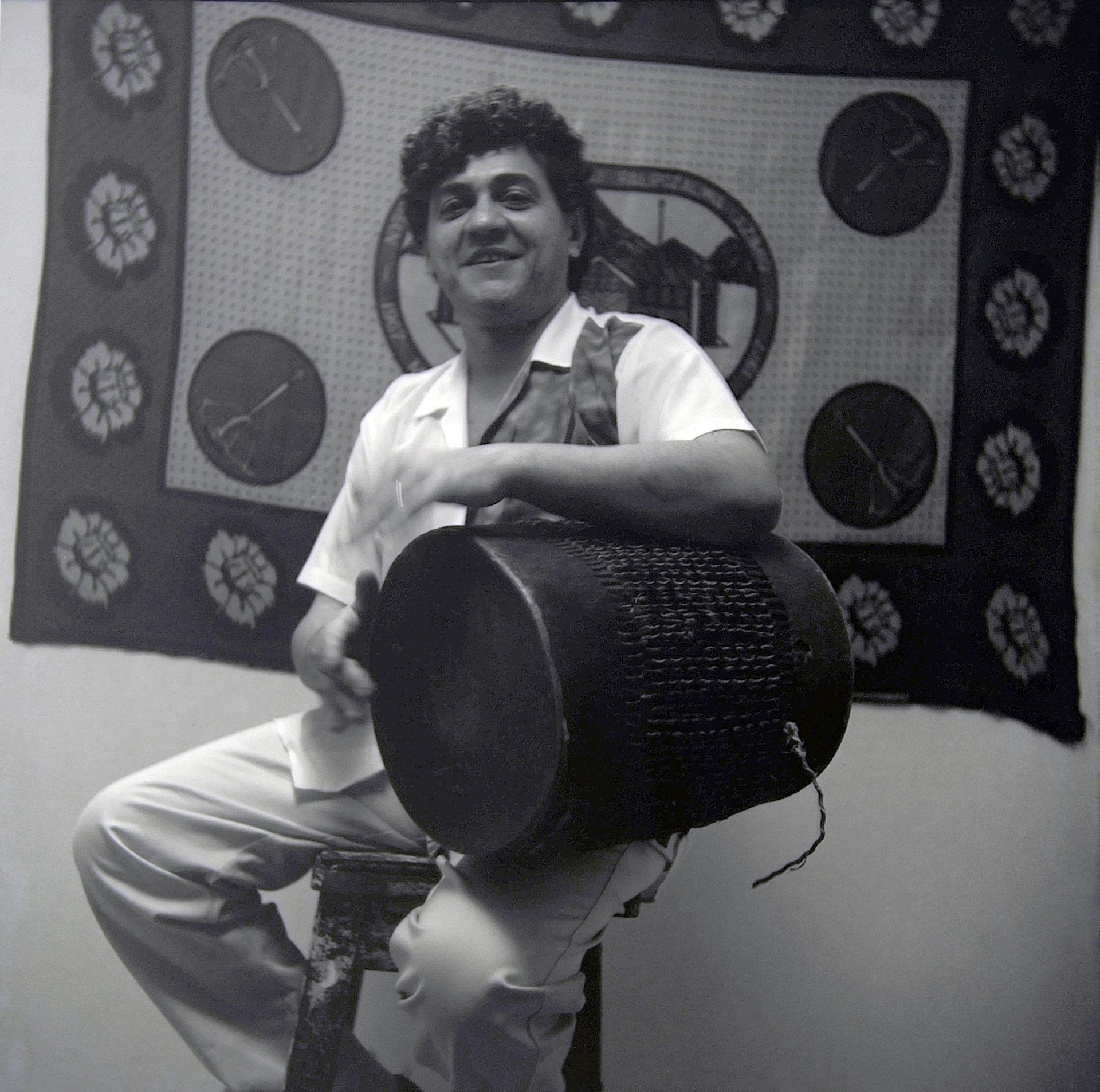 Taiguara em foto do arquivo familiar do cantor, nos anos 80, quando gravou uma série de canções, sempre ao piano, em uma fita cassete. Parte desse material é lançado no CD "Ela Vive" - Divulgação/Bruno Lasevicius