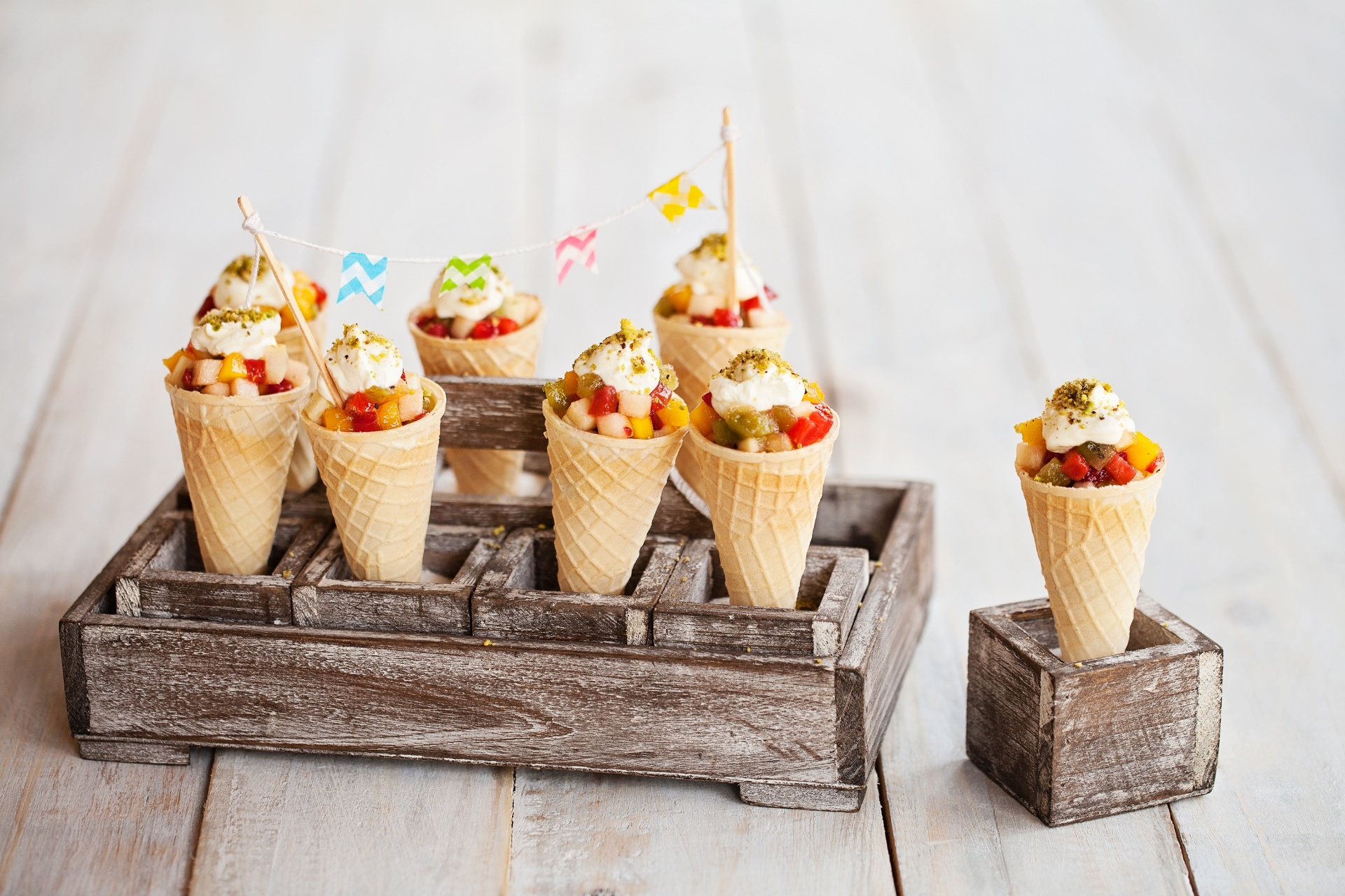 baby bum addad kids | Salada de frutas com creme de baunilha na casquinha de sorvete, da Addad Kids. A partir de R$ 100, para pedido mínimo de 50 pessoas. O bufê mostra seus serviços na Baby Bum, feira que acontece em São Paulo - Divulgaçâo