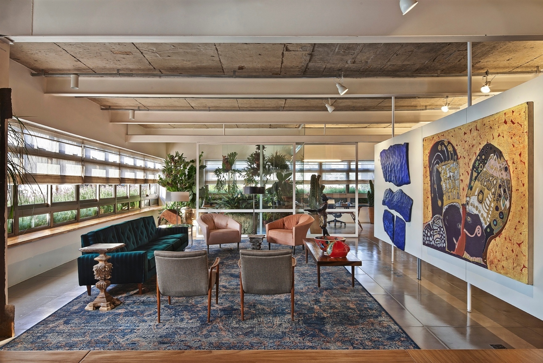 [VENCEDOR] O Melhor da Arquitetura 2014 - categoria "Reforma de Apartamento": Apartamento Rua Pirapetinga - Piratininga Arquitetos Associados e JPG.ARQ. A reforma do apartamento com 600 m², em Belo Horizonte (MG), descortinou a estrutura metálica original e readequou a distribuição dos ambientes ajustando-a à escala do imóvel. No projeto, as lajes de concreto se tornaram aparentes e as divisórias tradicionais dos espaços sociais foram eliminadas - Divulgação