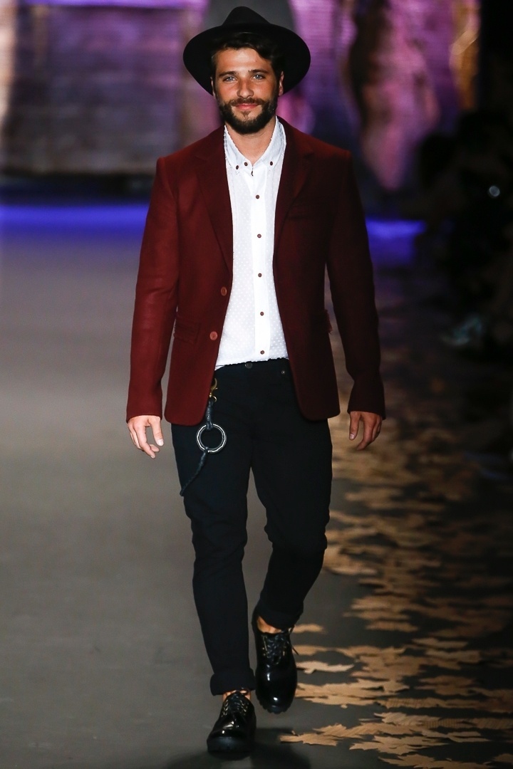 3.nov.2014 - Ator Bruno Gagliasso desfila pela marca Cavalera no primeiro dia da SPFW Inverno 2015 - Alexandre Schneider/UOL