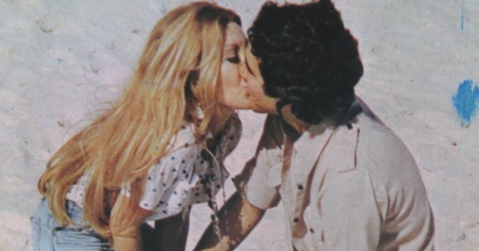 Cantora Wanderléa aparece beijando o ex-marido José Renato Barbosa de Medeiros, filho de Chacrinha, que morreu na quinta-feira, 6, de novembro, após complicações respiratórias e cardiológicas, no Rio de Janeiro