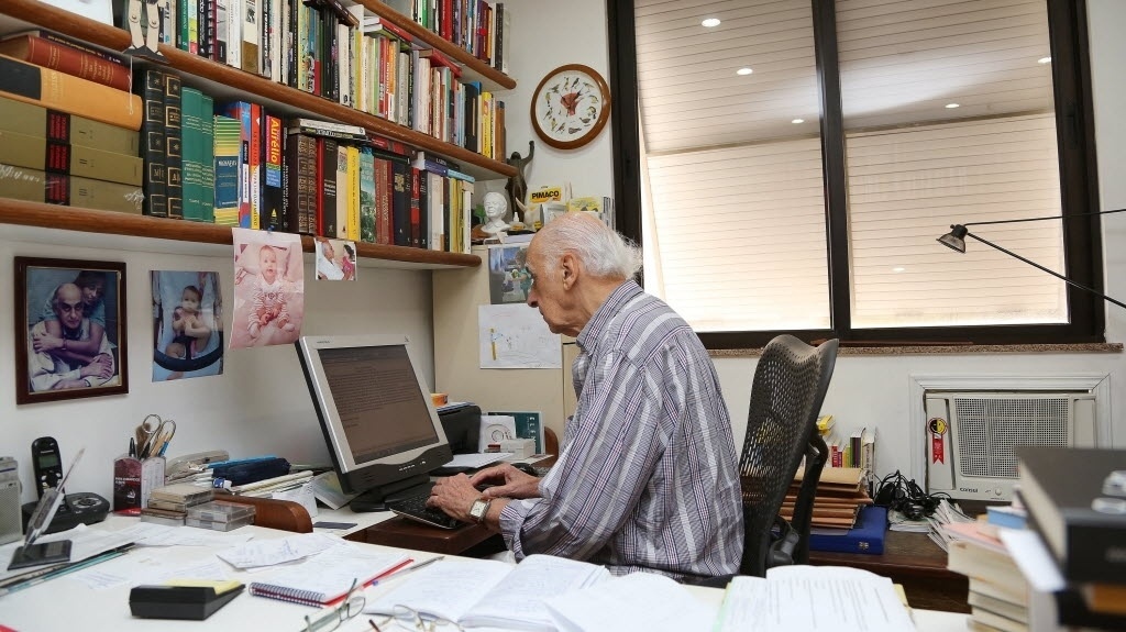 Zuenir Ventura recebe UOL em sua casa - Marco Antonio Cavalvalcanti/UOL