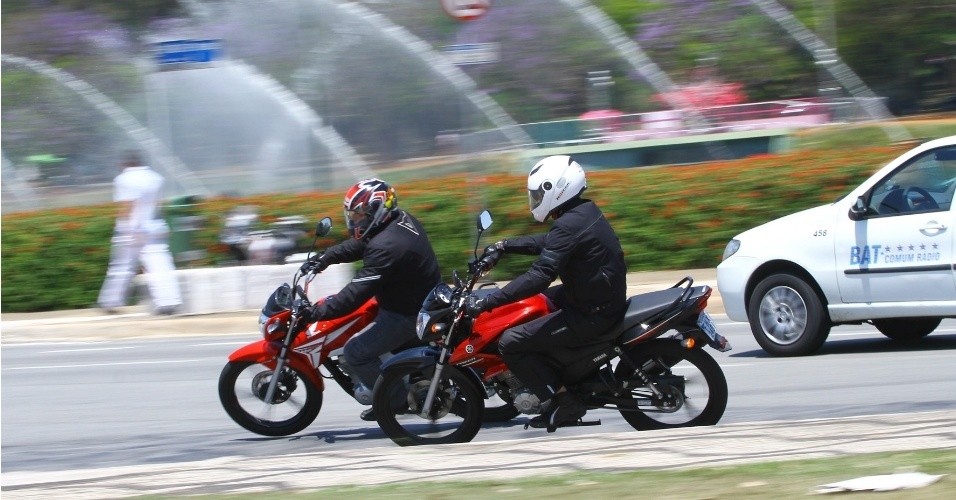 Honda CG 150 Titan EX vs. Yamaha Fazer 150 ED - Mario Villaescusa/Infomoto