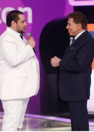 Silvio Santos brinca com o neto global e diz que a esposa Iris só faz novelas para criancinhas