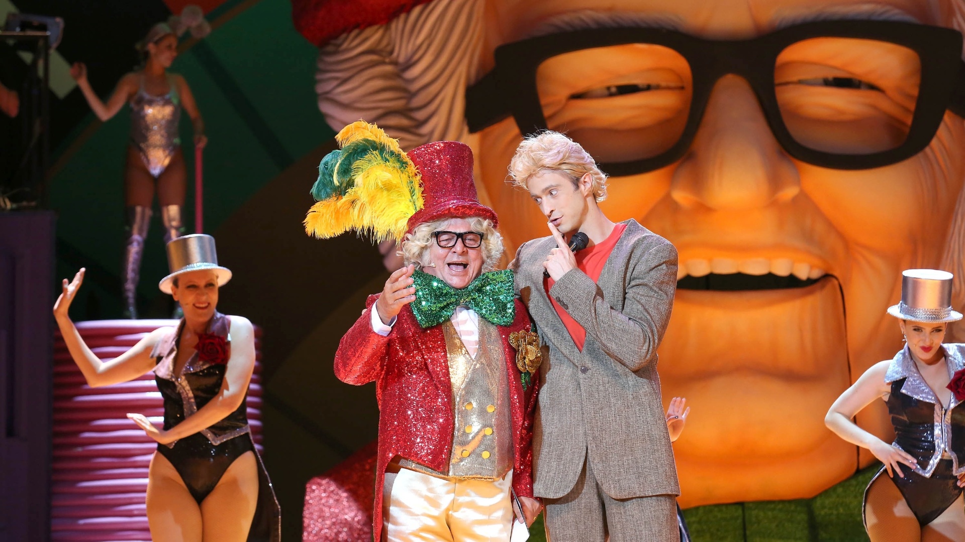 11.nov.2014 - Cena do espetáculo "Chacrinha, o Musical", que estreia no Teatro João Caetano, no Rio de Janeiro - Marco Antonio Cavalvalcanti/UOL