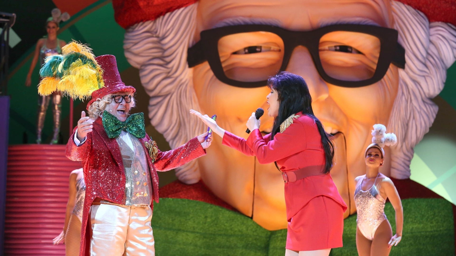 11.nov.2014 - No espetáculo "Chacrinha, o Musical" há uma personagem que interpreta a cantora Rosanah que ficou famosa com o hit "Amor e o Poder" - Marco Antonio Cavalvalcanti/UOL