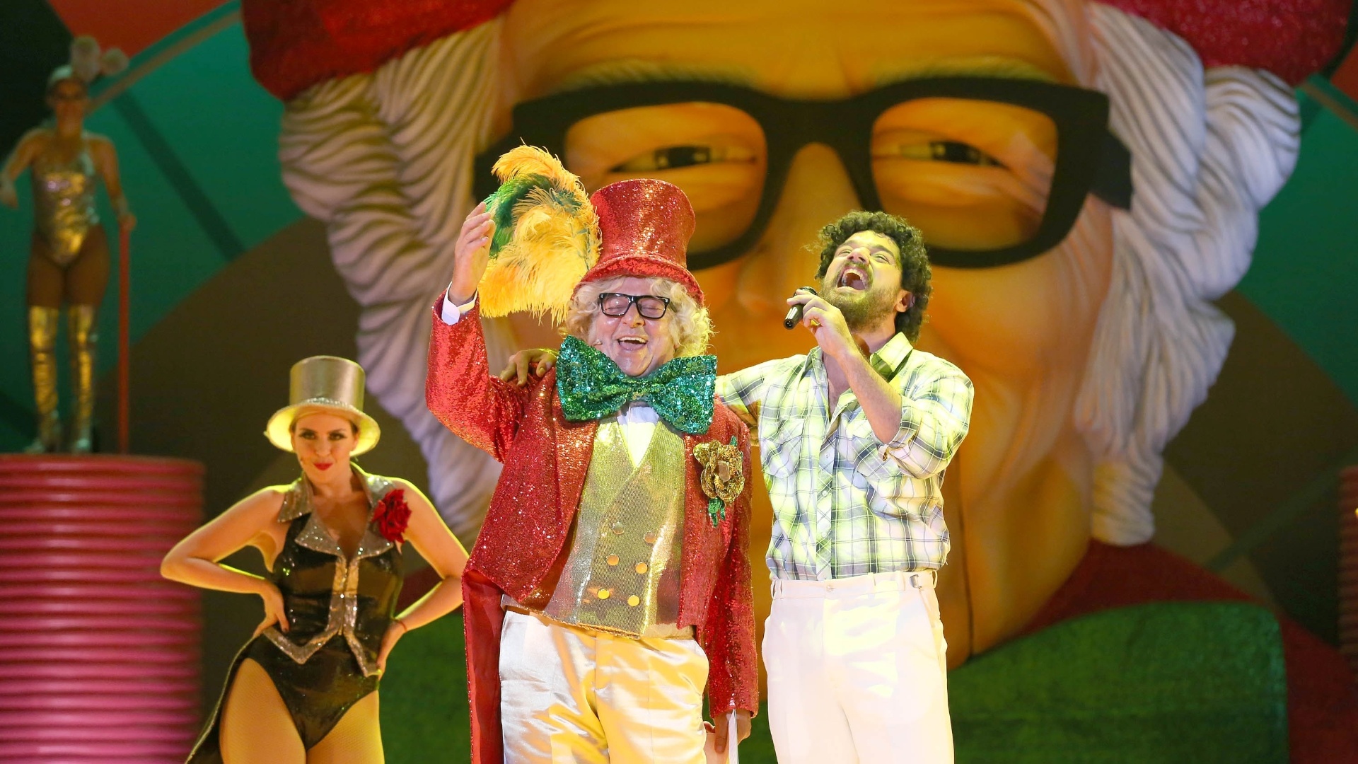 11.nov.2014 - Stepan Nercessian interpreta o "velho guerreiro" em "Chacrinha, o Musical" - Marco Antonio Cavalvalcanti/UOL