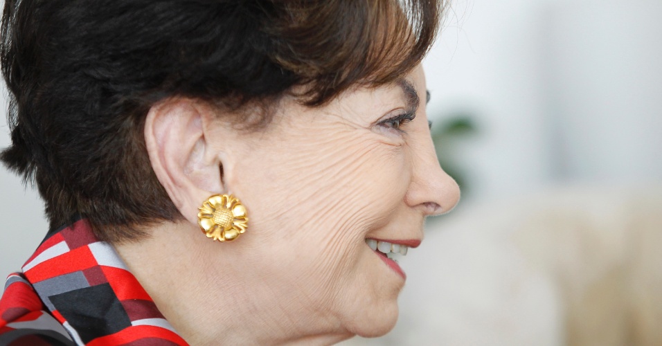 28.out.2014 - Atriz Beatriz Segall aos 88 anos, durante entrevista exclusiva ao UOL em seu apartamento em São Paulo