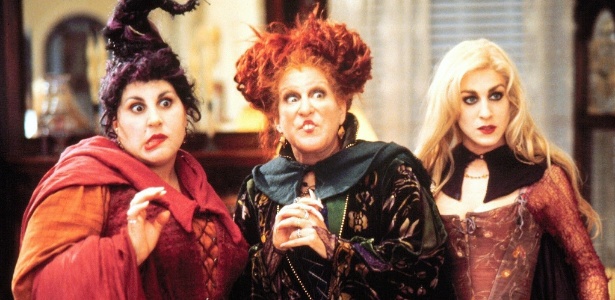  Kathy Najimy (Mary), Bette Midler (Winnie) e Sarah Jessica Parker (Sarah) em cena de "Abracadabra" - Reprodução