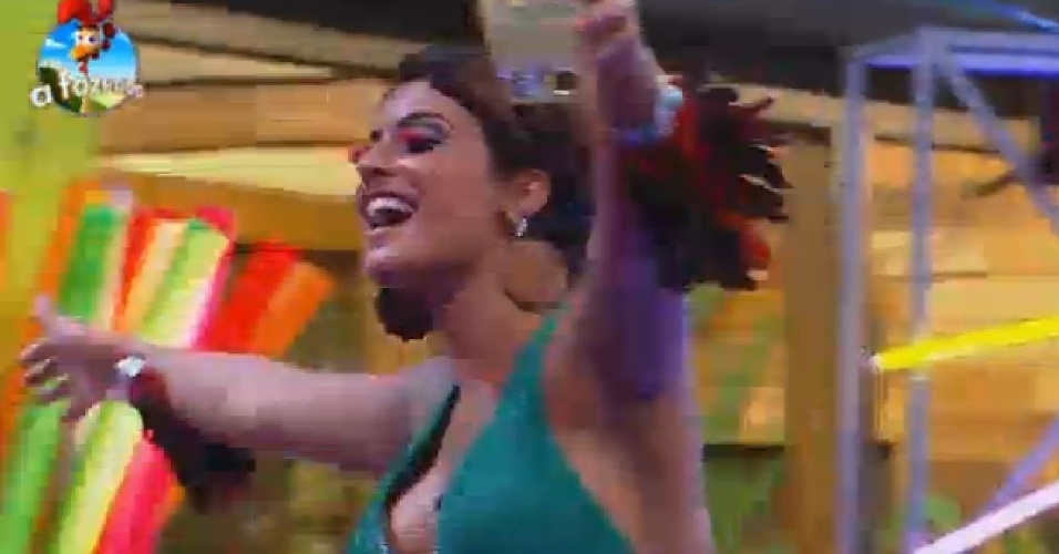 15.nov.2014 - A ex-panicat Babi Rossi dança durante Festa Tecnobrega
