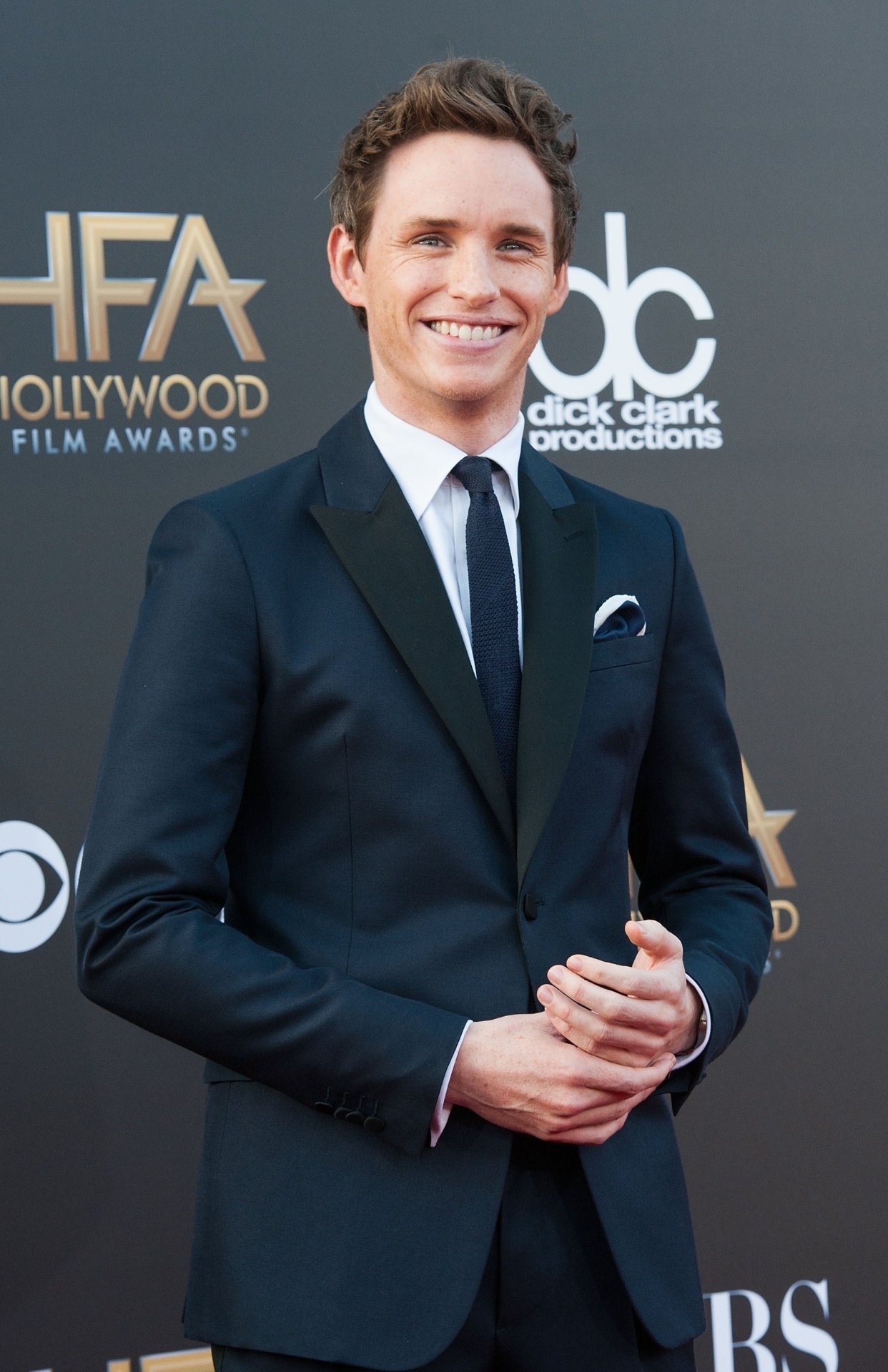 15.nov.2014 - O ator Eddie Redmayne posa no tapete vermelho do Hollywood Film Awards 2014 - Valerie/AFP