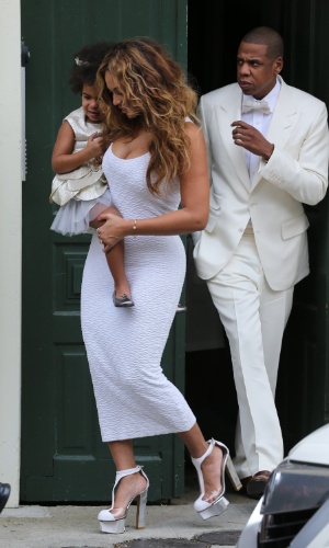 16.nov.2014 - Beyoncé prestigia o casamento da irmã Solange acompanhada do marido, Jay-Z, e da filha, Blue Ivy. A cerimônia aconteceu em Nova Orleans